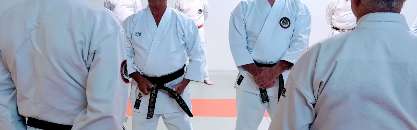 Patrick et Jean-Claude reçoivent leur ceinture noir, remise par leur deux sensei.